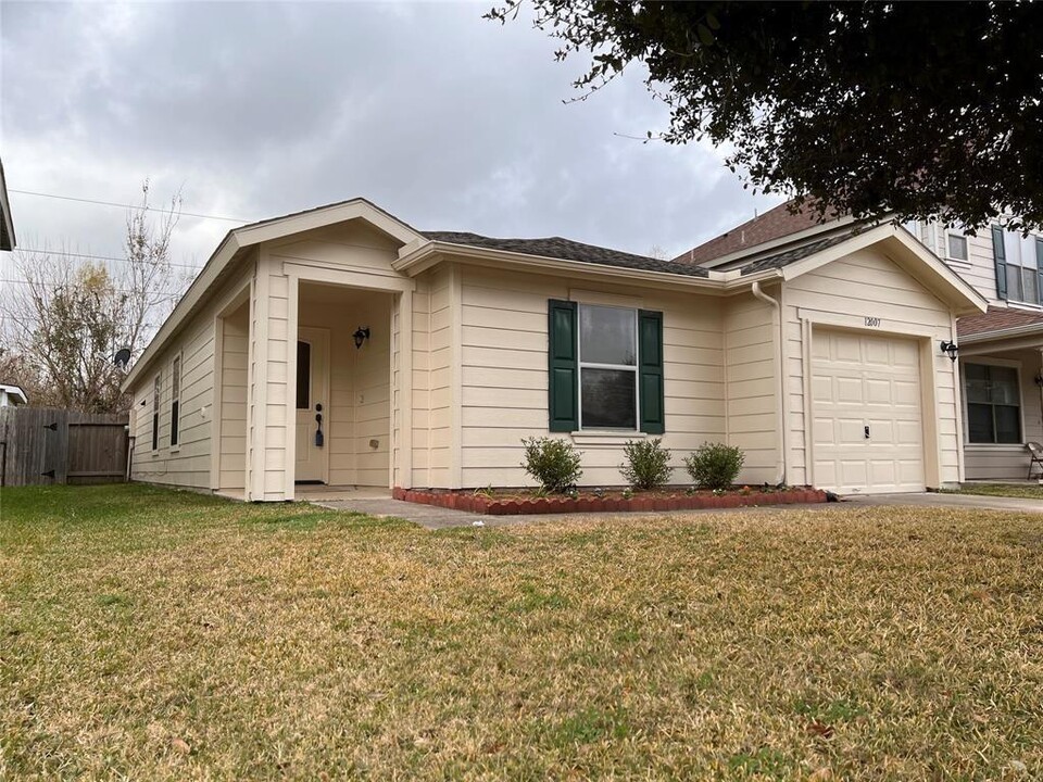 12007 Madison Oak St in Houston, TX - Foto de edificio