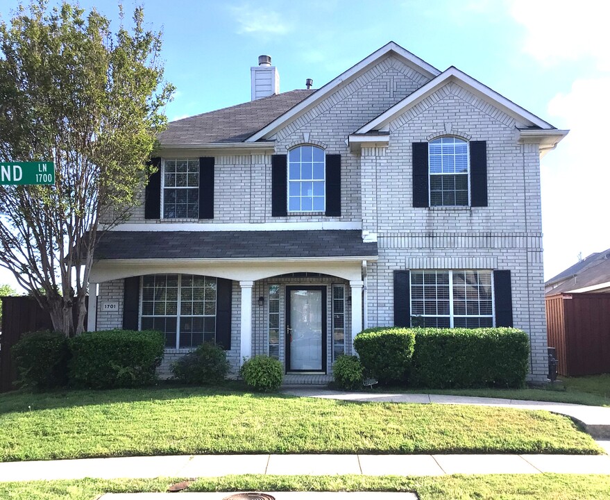 1701 Oak Bend Ln in Garland, TX - Foto de edificio