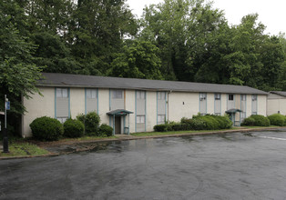 Southern Trace Apartments in Atlanta, GA - Building Photo - Building Photo