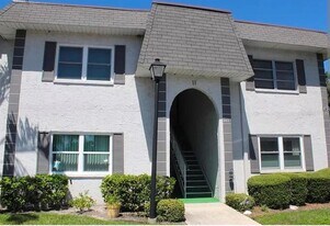 353 S McMullen Booth Rd in Clearwater, FL - Building Photo