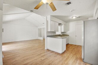 705 Huntingdon Pl in Austin, TX - Foto de edificio - Building Photo