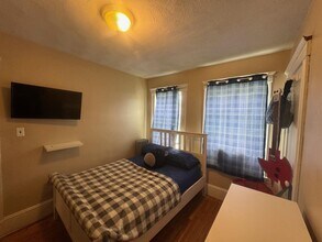 82 Billings Ave, Unit 2 in Medford, MA - Building Photo - Building Photo