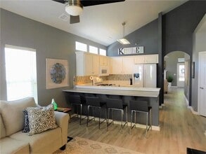 351 Pinehurst Way in Canton, GA - Foto de edificio - Building Photo