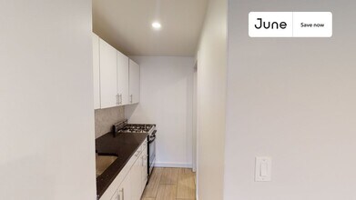 534 E 14th St, Unit 14 in New York, NY - Foto de edificio - Building Photo