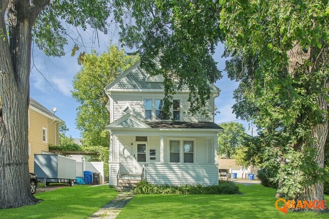 property at 611 9th Ave N