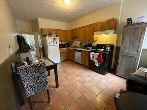 14 Strathmore Rd, Unit 3 in Brookline, MA - Building Photo - Building Photo