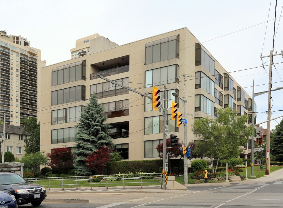 The Churchill in Toronto, ON - Building Photo