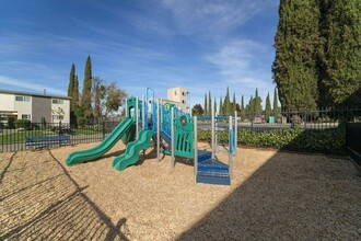 Elements at 1600 in Fairfield, CA - Foto de edificio - Building Photo