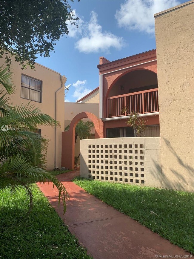 10229 NW 9th St Cir-Unit -114-2 in Miami, FL - Building Photo - Building Photo