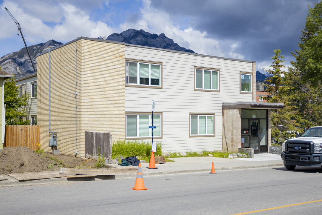 117 Beaver St in Banff, AB - Building Photo