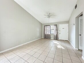 8312 Westover Ct in Jacksonville, FL - Foto de edificio - Building Photo