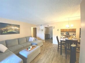 8213 Sun Spring Cir in Orlando, FL - Building Photo - Building Photo