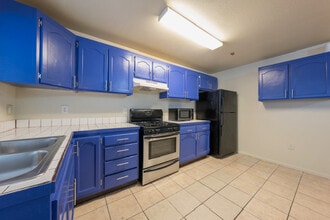 5231 Huntington Dr N, Unit 4 in Los Angeles, CA - Building Photo - Building Photo