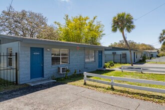 Cinnamon Cove Apartments in Tampa, FL - Building Photo - Building Photo