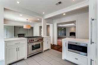 4625 N Versailles Ave in Dallas, TX - Building Photo - Building Photo