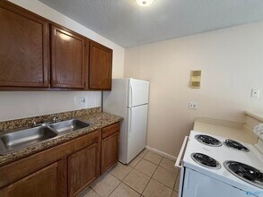 4902 Cotton Row NW in Huntsville, AL - Building Photo - Building Photo