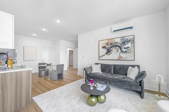 30 McAdoo Ave in Jersey City, NJ - Building Photo - Building Photo