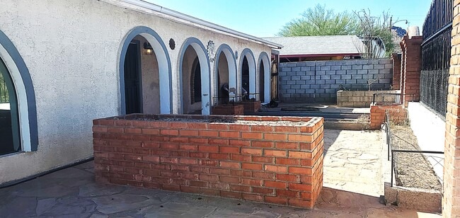 1040 N Lyons Ave in Ajo, AZ - Building Photo - Building Photo