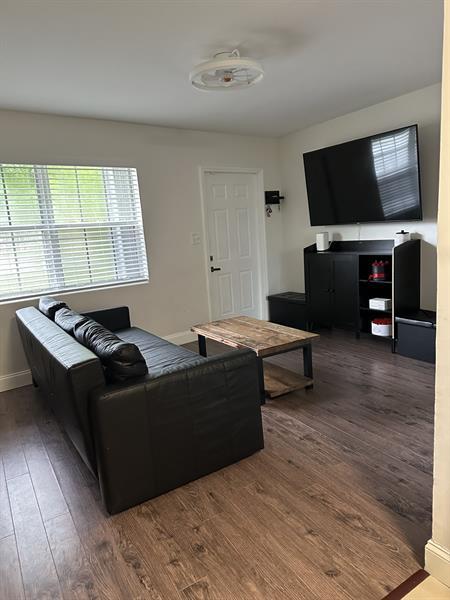 6104 Cresthaven Ct in Hollywood, FL - Building Photo