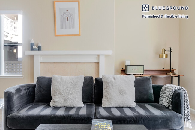 800 High School Way in Mountain View, CA - Building Photo - Building Photo