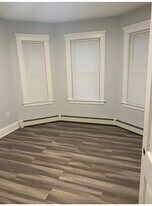 412 Talbot Ave, Unit Apt 1R in Boston, MA - Building Photo
