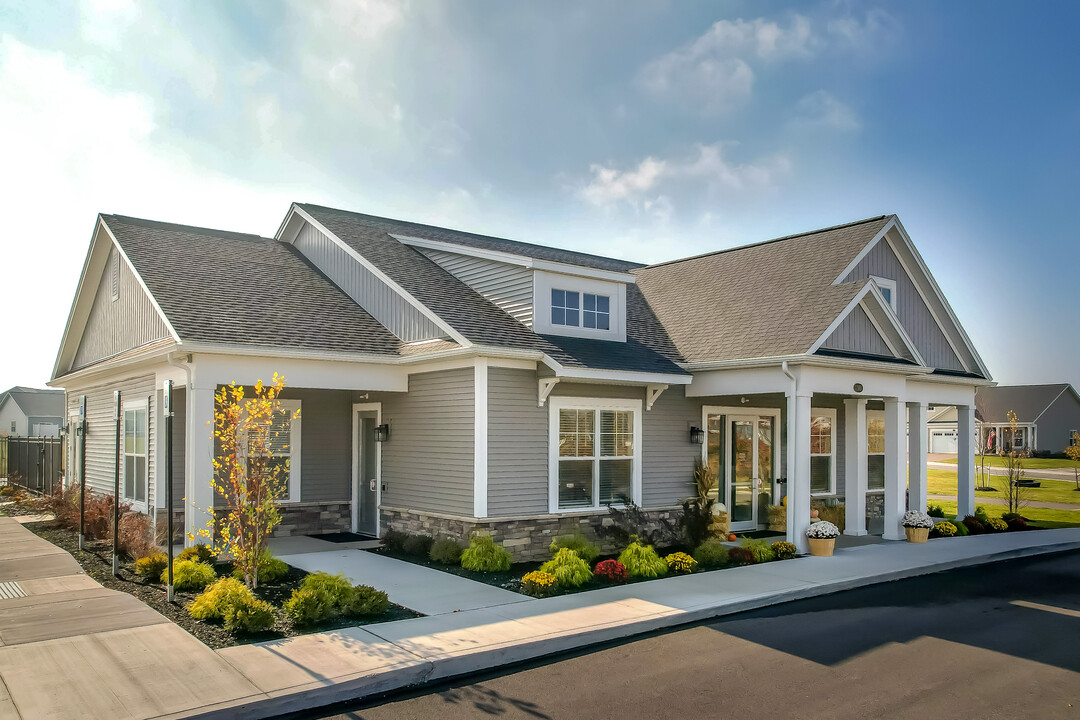 Hathaway Meadows in Farmington, NY - Building Photo