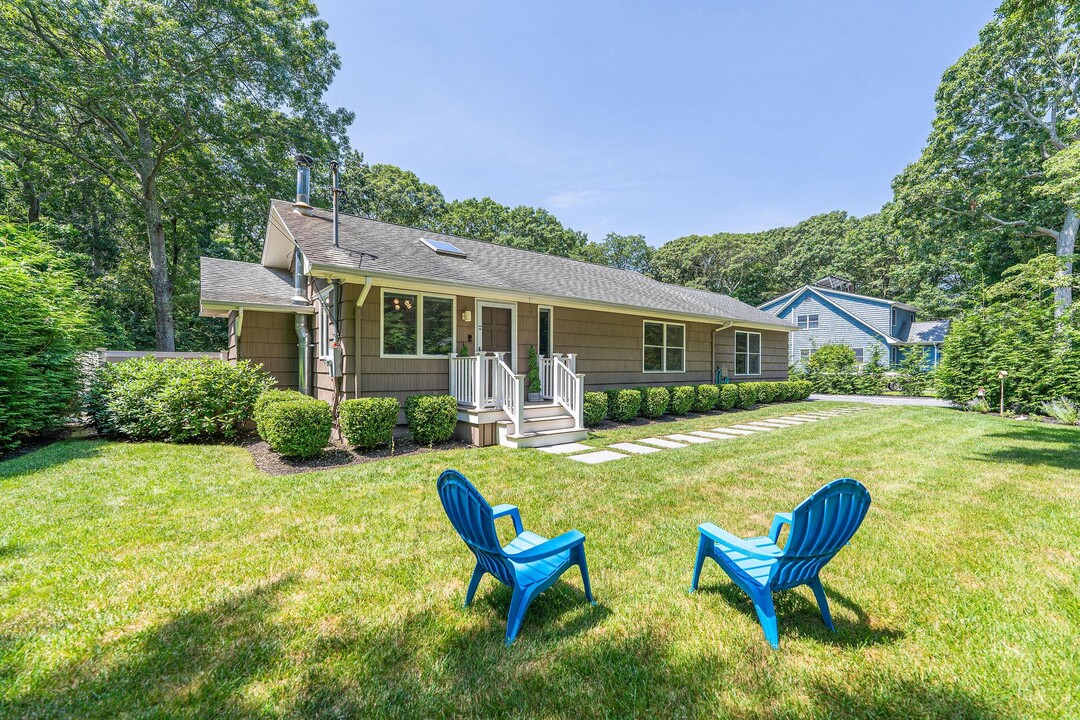 410 Cedar Dr in Mattituck, NY - Building Photo