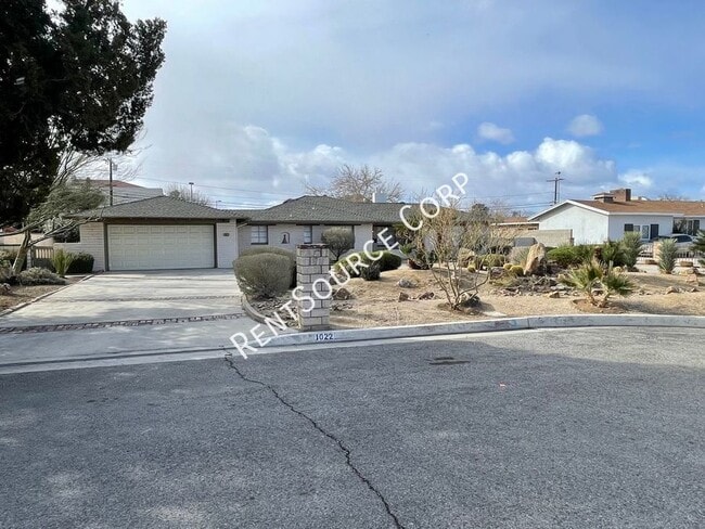 1022 W Lancaster Blvd in Lancaster, CA - Building Photo - Building Photo