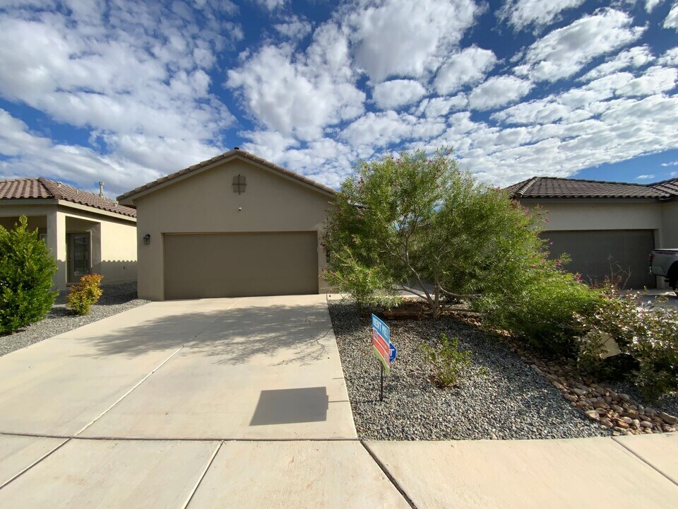 599 Turmalina Dr SE in Rio Rancho, NM - Building Photo