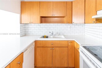 10000 NW 80th Ct, Unit 2162 in Miami Lakes, FL - Building Photo - Building Photo