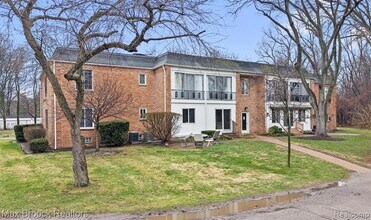 1750 Tiverton Rd in Bloomfield Hills, MI - Building Photo - Building Photo