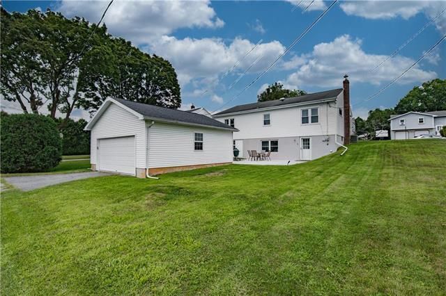 2744 Helen St in Allentown, PA - Foto de edificio - Building Photo