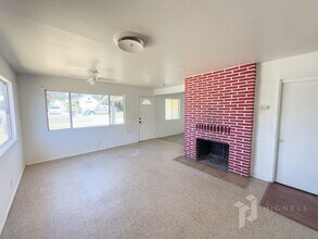 4716 Virginia Ave in Oroville, CA - Foto de edificio - Building Photo