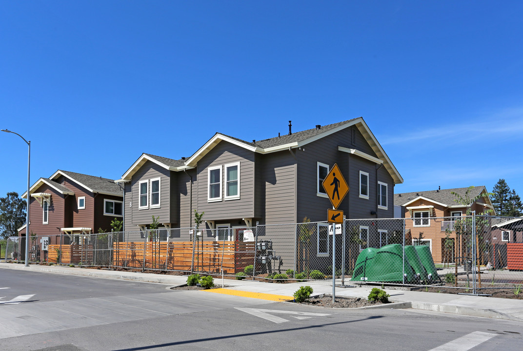 Crossroads Apartments in Santa Rosa, CA - Building Photo