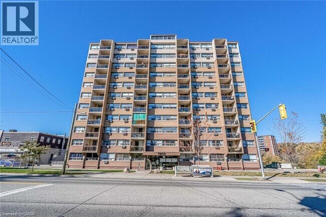 1950 Main St W in Hamilton, ON - Building Photo - Building Photo