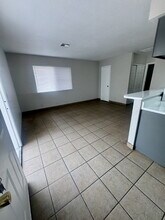 1524 Henry Ave in Las Vegas, NV - Foto de edificio - Building Photo