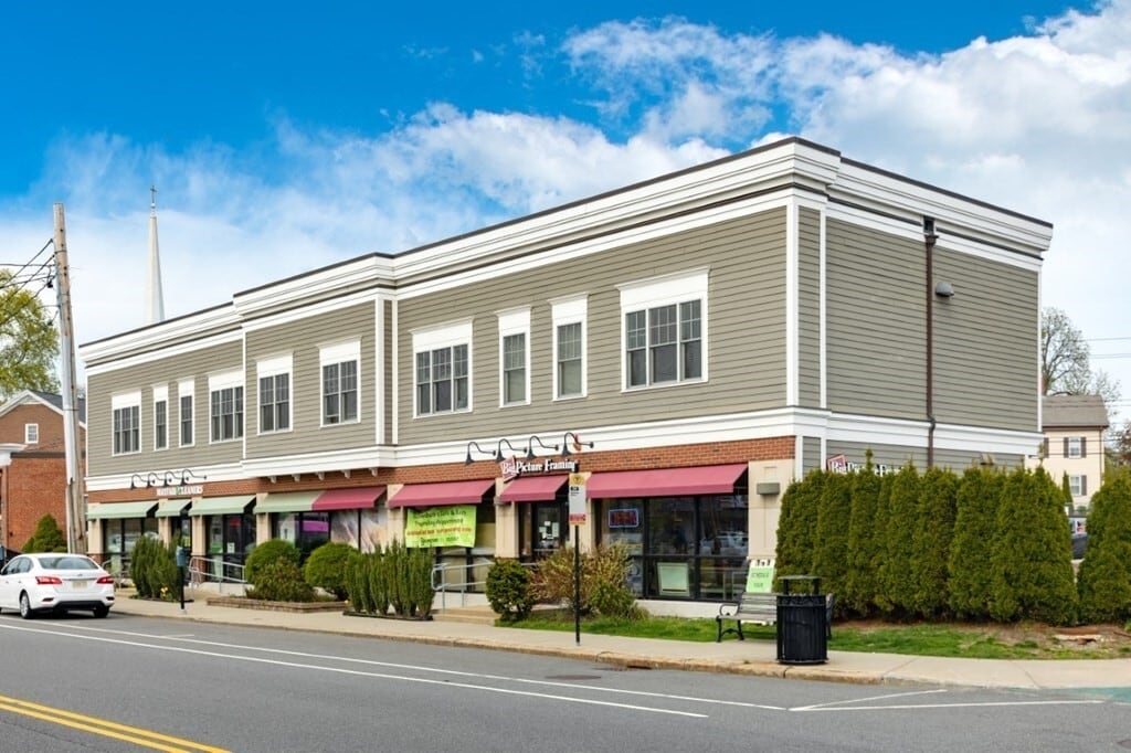 868 Highland Ave in Needham, MA - Building Photo