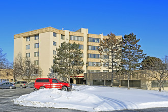 The Enclave in Novi, MI - Building Photo - Building Photo