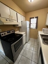 827 Sky Lake Cir in Orlando, FL - Building Photo - Building Photo