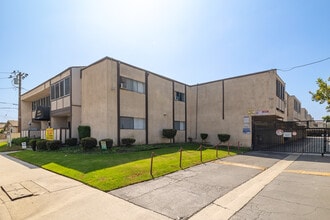 13613 Lemoli Ave in Hawthorne, CA - Building Photo - Building Photo