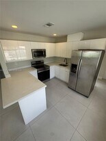 850 NW 109th St in Miami, FL - Building Photo