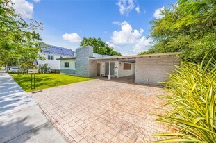 910 NE 81st St in Miami, FL - Building Photo