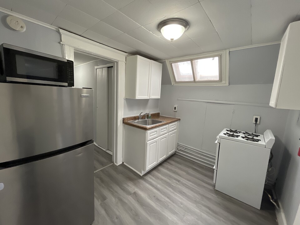 105 Brown Pl, Unit third floor in Jersey City, NJ - Building Photo