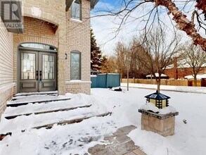 2 Gleave Ct in Aurora, ON - Building Photo - Building Photo