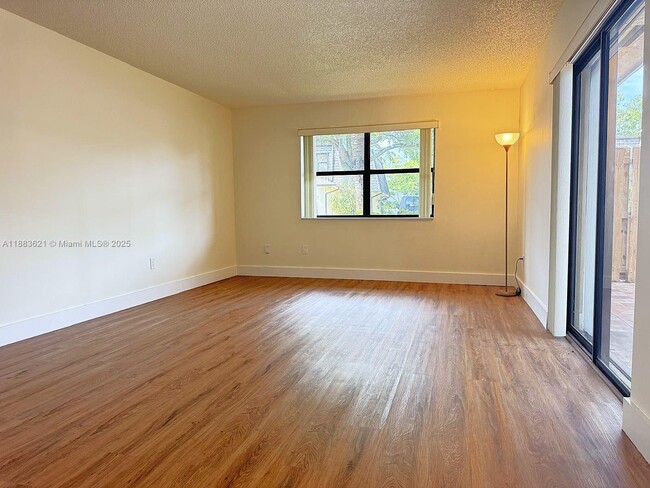 14240 SW 94th Cir Ln in Miami, FL - Building Photo - Building Photo