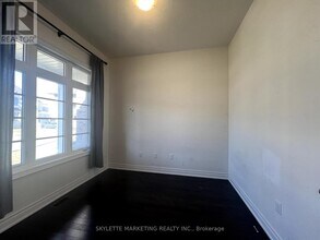 5 Beebalm Ln in East Gwillimbury, ON - Building Photo - Building Photo