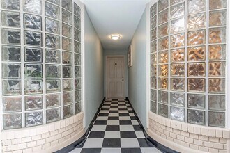 1413 Tremont St in Galveston, TX - Building Photo - Building Photo