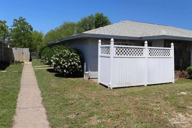 property at 3352 Green Briar Cir