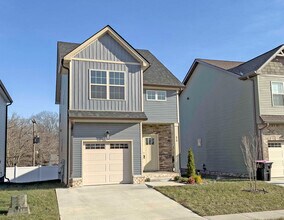 519 Charleston Cove Way in Clarksville, TN - Foto de edificio - Building Photo