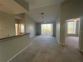 5607 Legacy Crescent Pl, Unit 301 in Riverview, FL - Building Photo - Building Photo